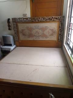 king size wooden bed