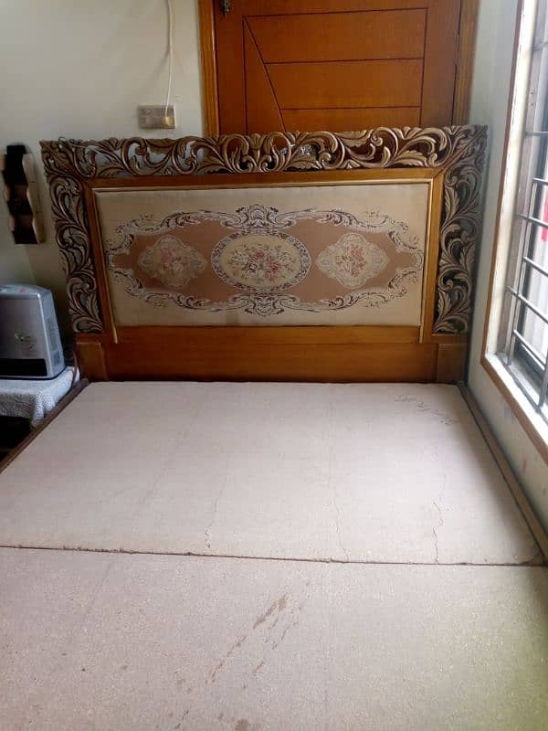 king size wooden bed 1