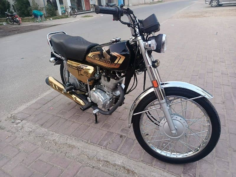 Honda CG 125 Spaical addition gold color self start 2