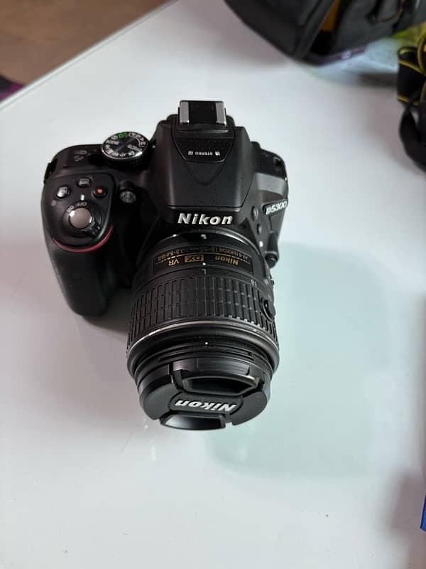 DSLR camera 16