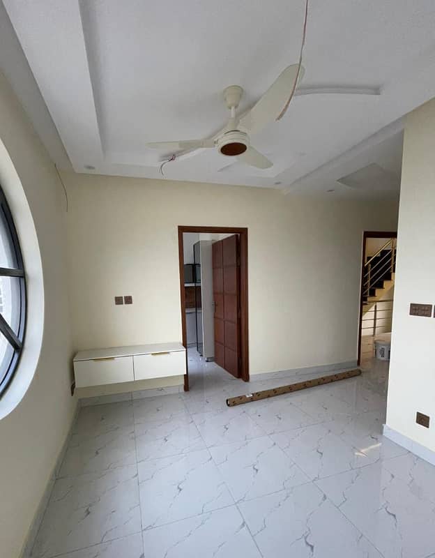 3 BEDROOMS APARTMENT FOR RENT DHA PHASE 8,EX AIR AVENUE. 0