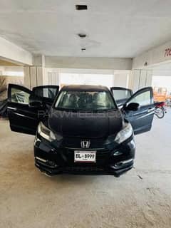 Honda Vezel 2015 pearl black colour