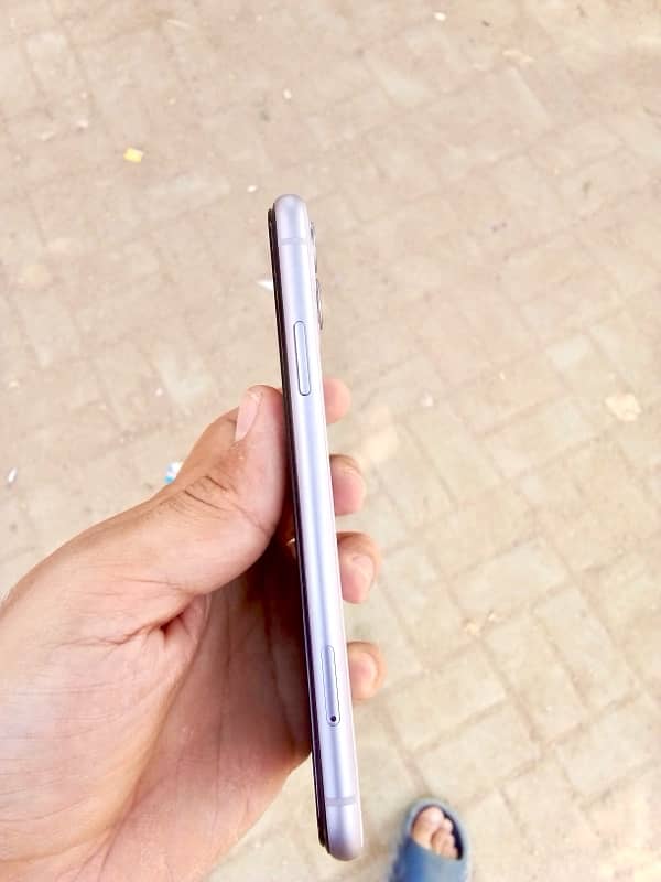 iPhone 11 non pta 10/10 condition 1