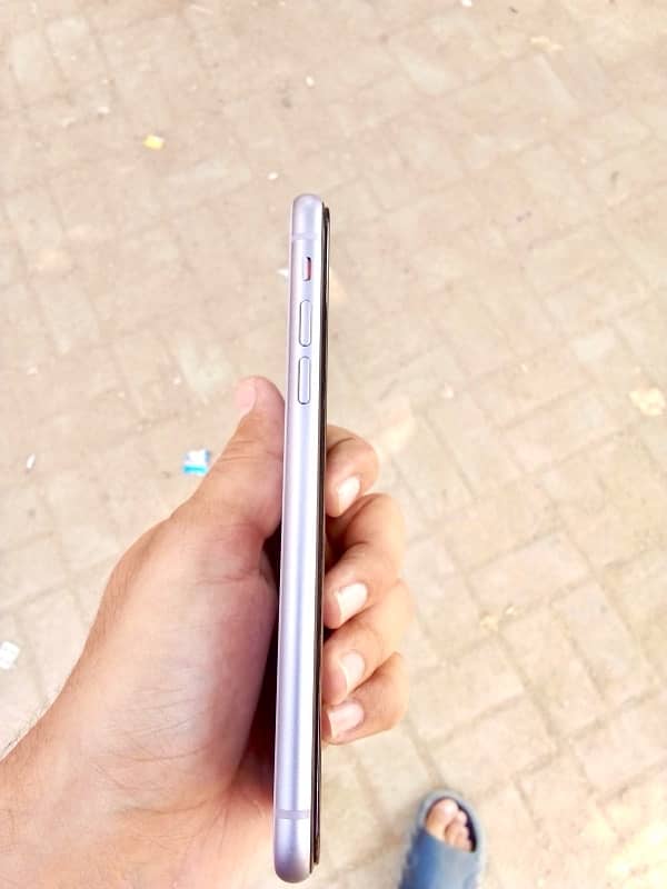 iPhone 11 non pta 10/10 condition 2