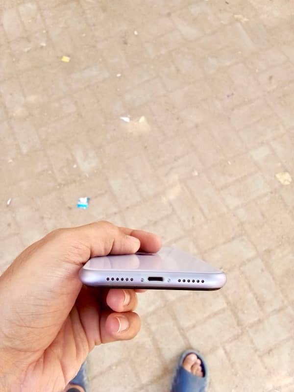 iPhone 11 non pta 10/10 condition 3