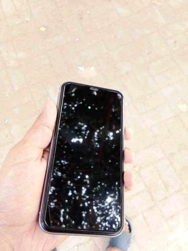 iPhone 11 non pta 10/10 condition 5