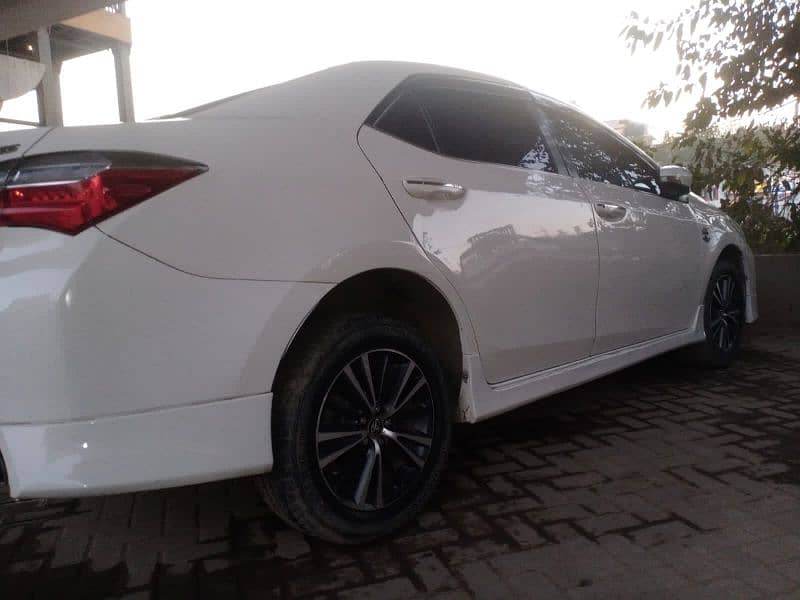 Toyota Corolla 1.8 Altis 2017 18