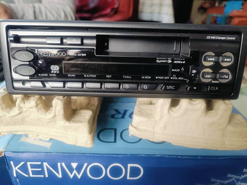 Kenwood KDC 4090R or  Kenwood KDC 379R with KDC C467( 6 CD Changer) 6