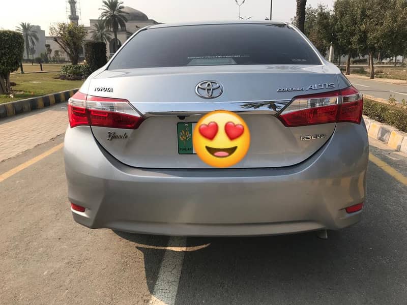 Toyota Corolla Altis (2015) model 2