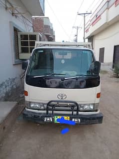 Toyota Dyna 6 wheel saaf gari