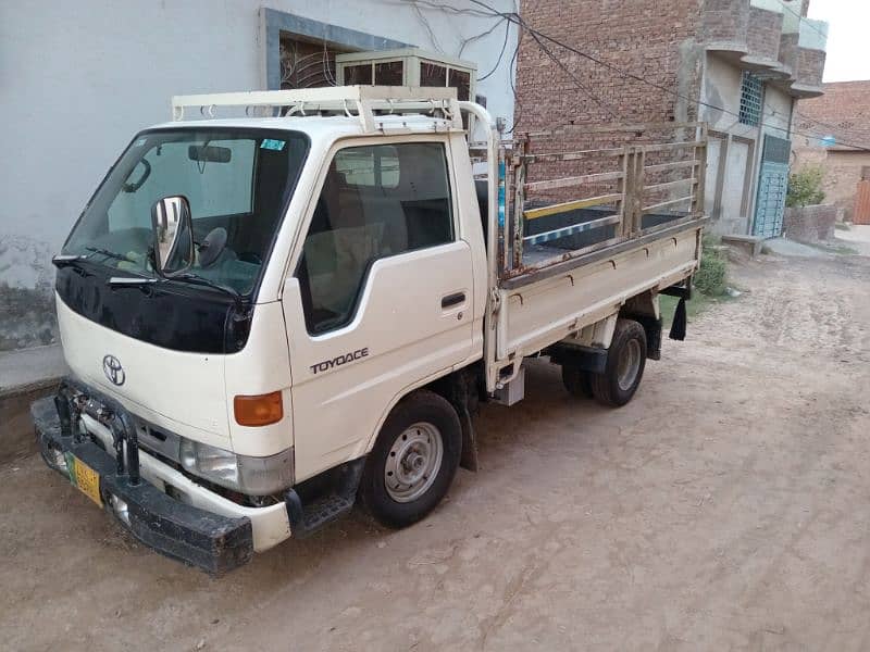 Toyota Dyna 6 wheel saaf gari 1