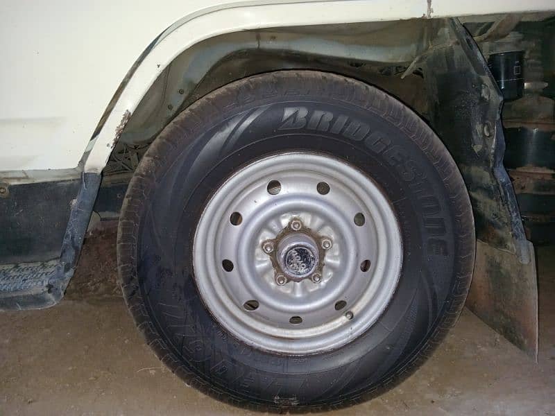 Toyota Dyna 6 wheel saaf gari 2