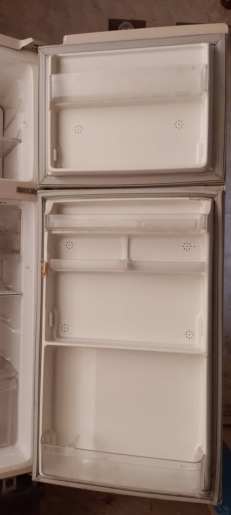 Mitsubishi no frost refrigerator. Model:MR-25J-M-PK 3