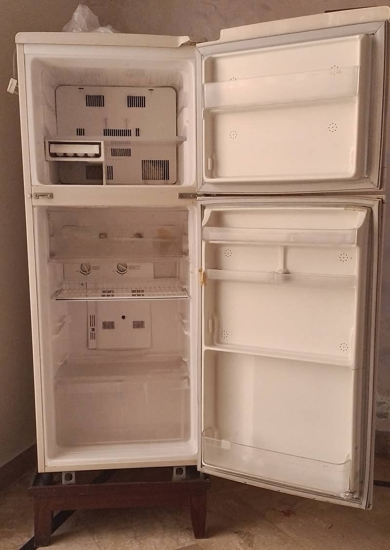 Mitsubishi no frost refrigerator. Model:MR-25J-M-PK 6