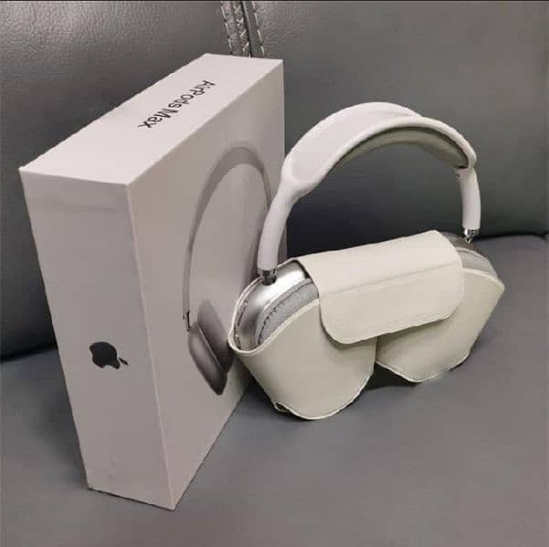 Apple air pods max 0