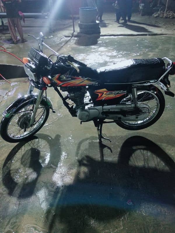 We are offering a Good Honda 125 Bike Like a new. 3