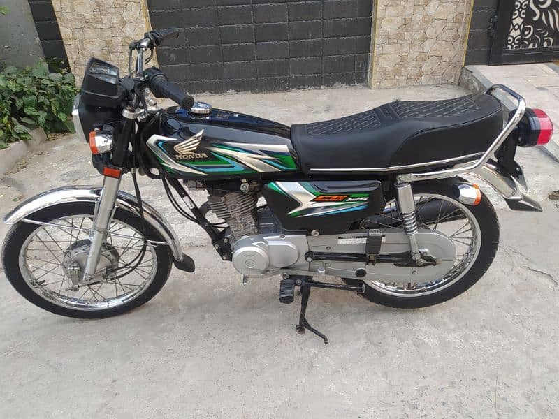 Honda 125(2023 Model) Black Color Neat And clean bike 0