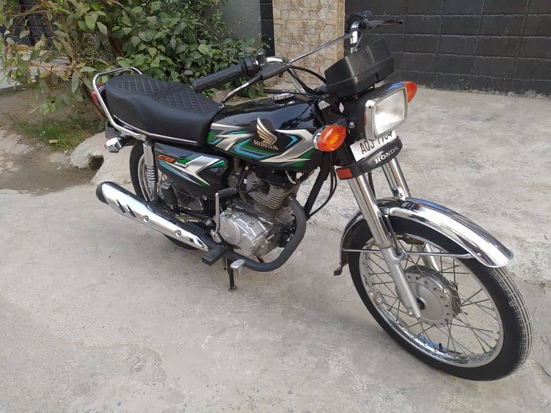 Honda 125(2023 Model) Black Color Neat And clean bike 5