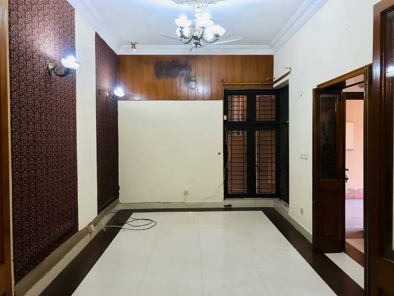 10 Marla Full House Available For Rent In DHA Phase 1 2