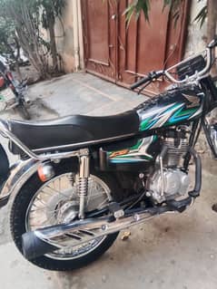 Black Honda CG125