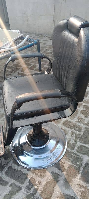 salon chair for sale good condition 3