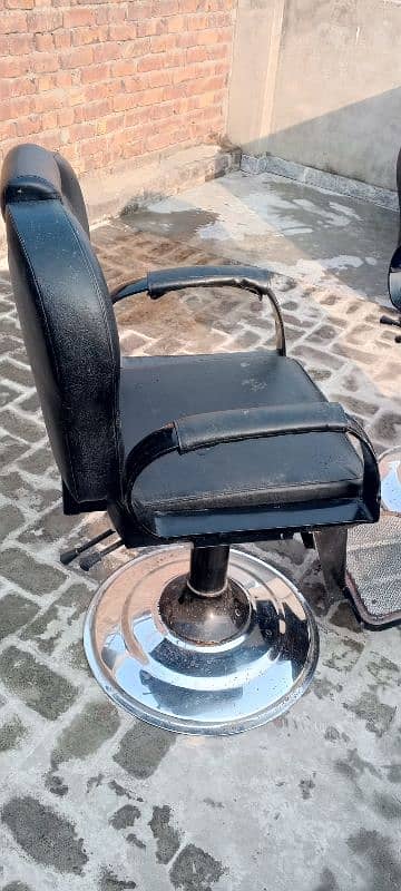 salon chair for sale good condition 5