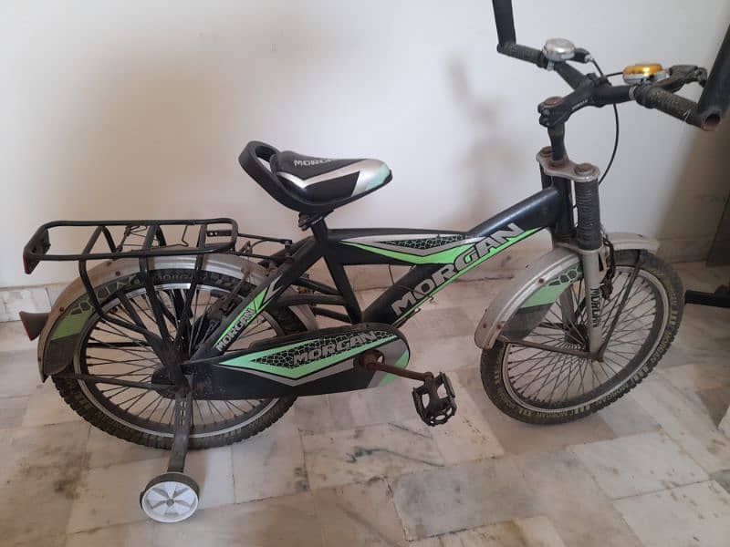 Green kids bicycle for 8 to 10 Yr old 1