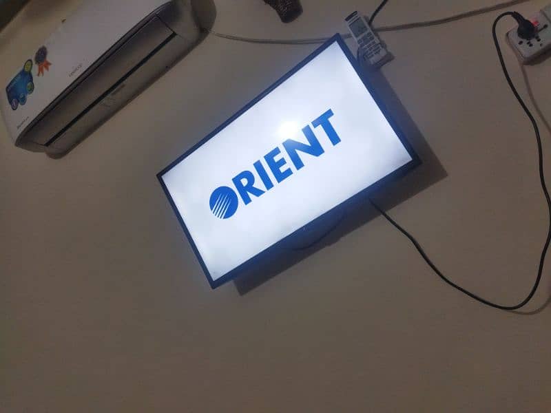 Simple orient 32" LED 0