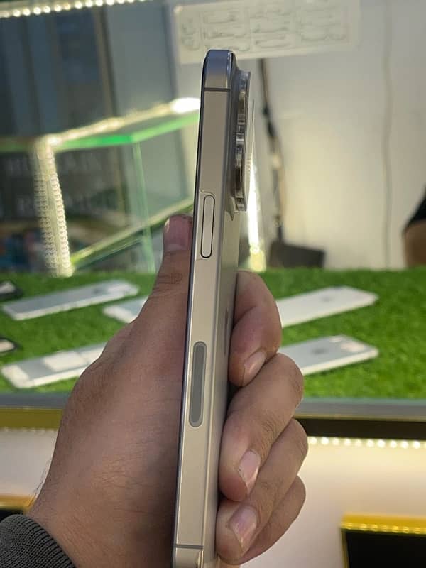 I’m selling my iphone 15 pro max jv 94% 256 jb natural Titanium 0