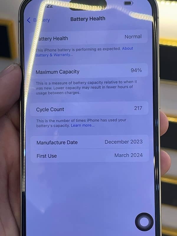 I’m selling my iphone 15 pro max jv 94% 256 jb natural Titanium 6