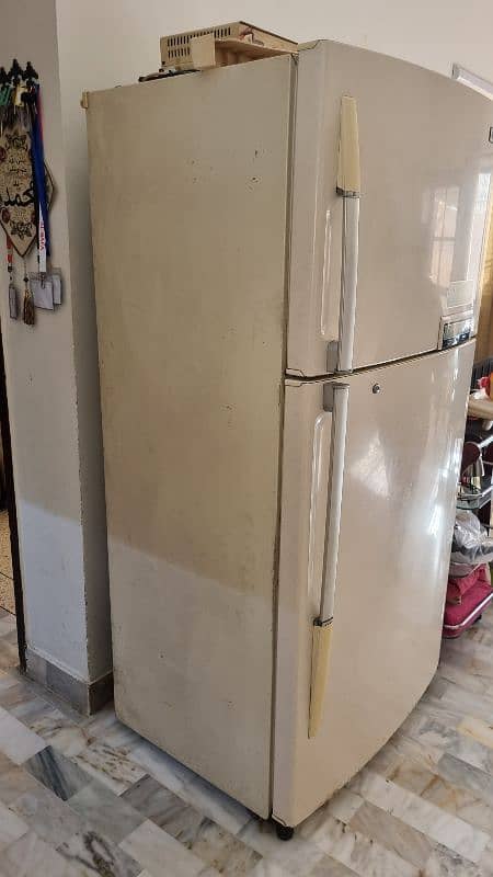 Huge LG Fridge No Frost with Original Body 0