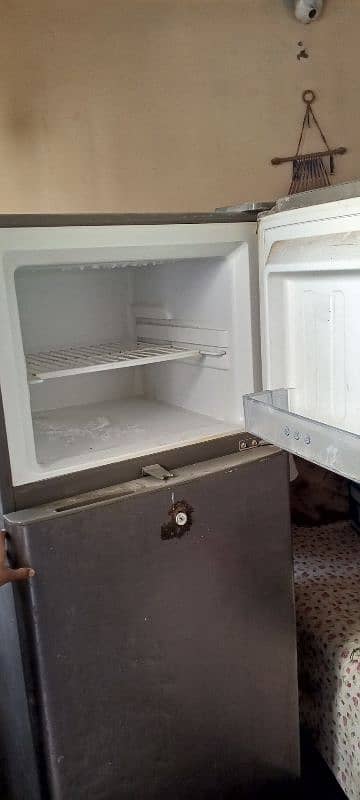 this is the best refrigerator. This refrigerator is used in 7 years. 1