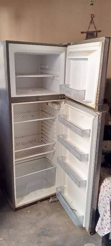 this is the best refrigerator. This refrigerator is used in 7 years. 2