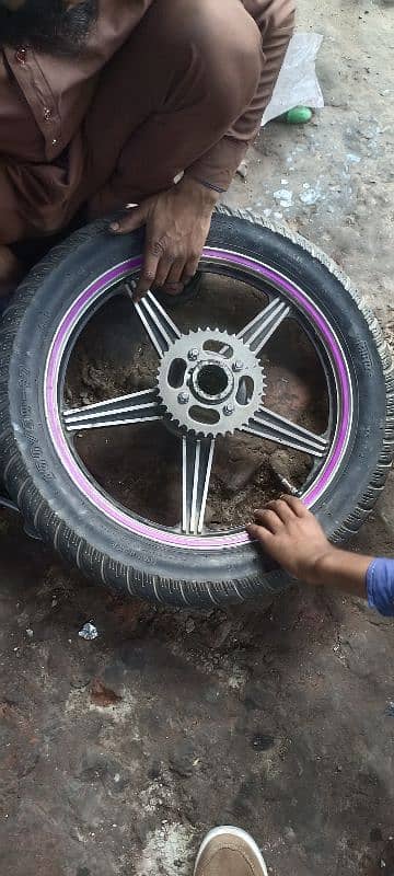 Alloy rims Honda 125 with tubeless tires 3