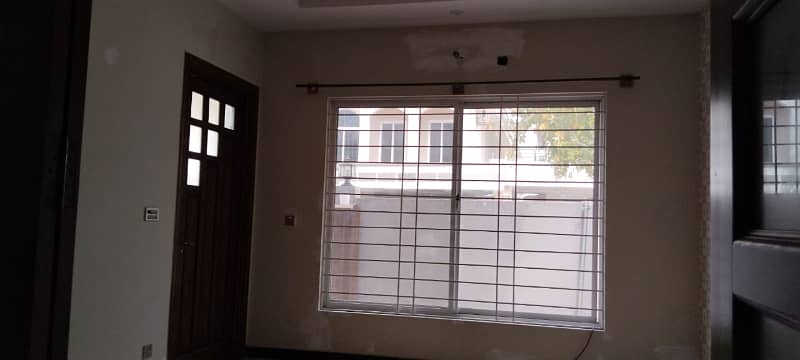 10 Marla Beautiful Upper portion Available For rent in Bahria Town Phase 7 Rawalpindi 1