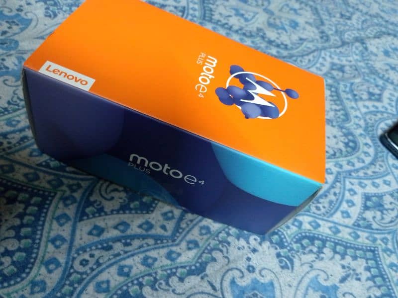 I want to urgent sale my Moto E4 plus in original with box charger 11