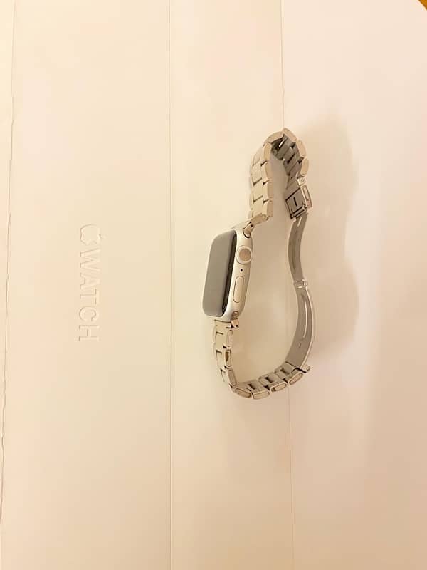 apple watch series 5 40mm.            6 7 8 1