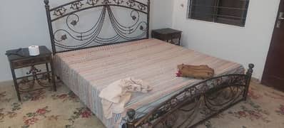 iron bed king size