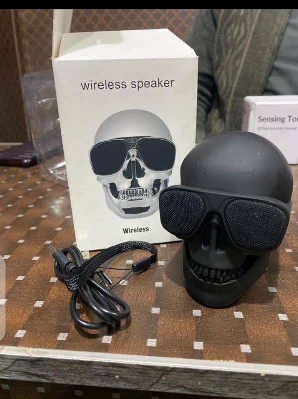 Skull Bluetooth speaker 1