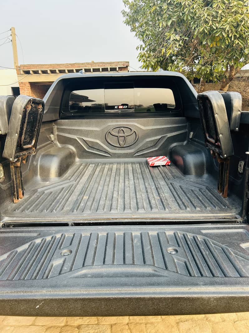 Toyota Hilux 2021 5