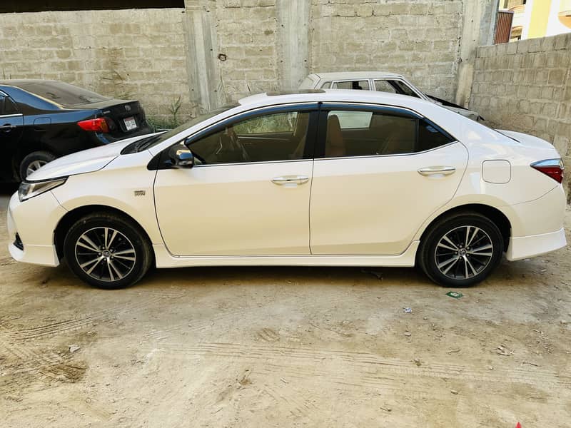 Toyota Corolla grande 2022 black interior 3