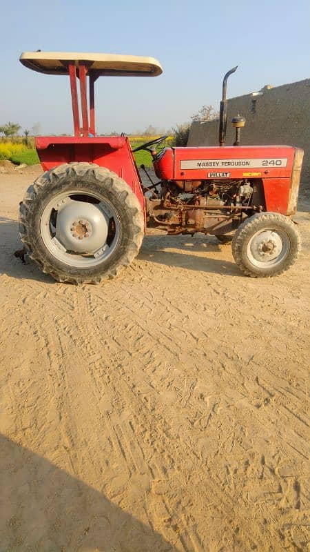 MF  240  Massey Ferguson 1