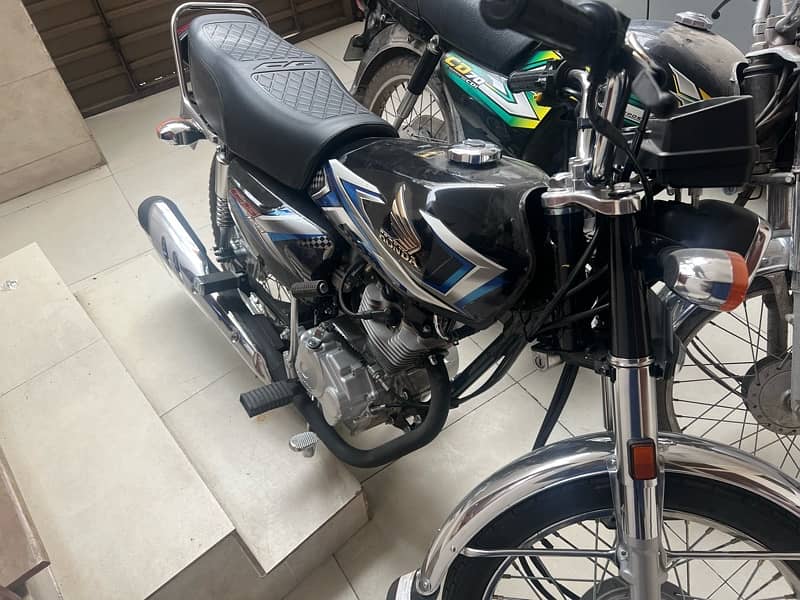 honda 125 black edition only 550km only 0336,0047708 only this number 1