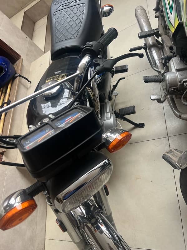 honda 125 black edition only 550km only 0336,0047708 only this number 2