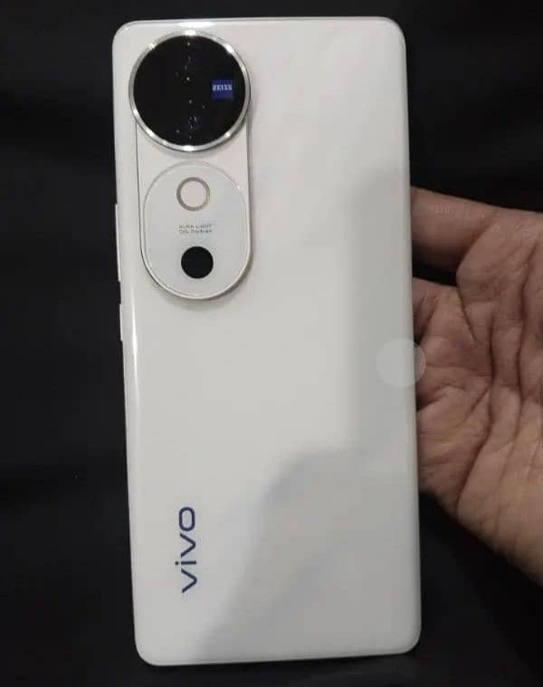 Vivo V40 2