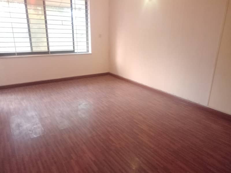 2 kanal outstanding independent full facing park house 6 bedrooms in model town F block for rent 4