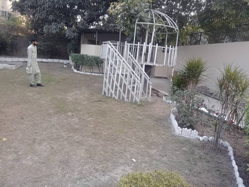 2 kanal outstanding independent full facing park house 6 bedrooms in model town F block for rent 13