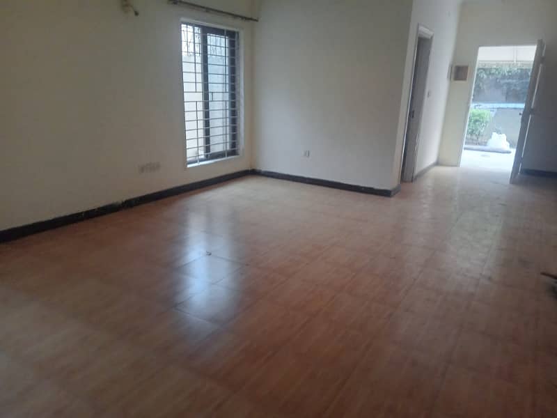 2 kanal outstanding independent full facing park house 6 bedrooms in model town F block for rent 15