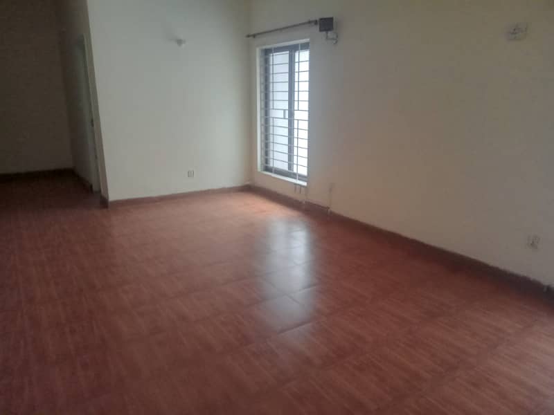 2 kanal outstanding independent full facing park house 6 bedrooms in model town F block for rent 17