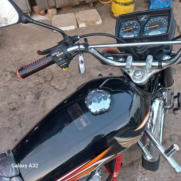 Honda CG 125 Black 6